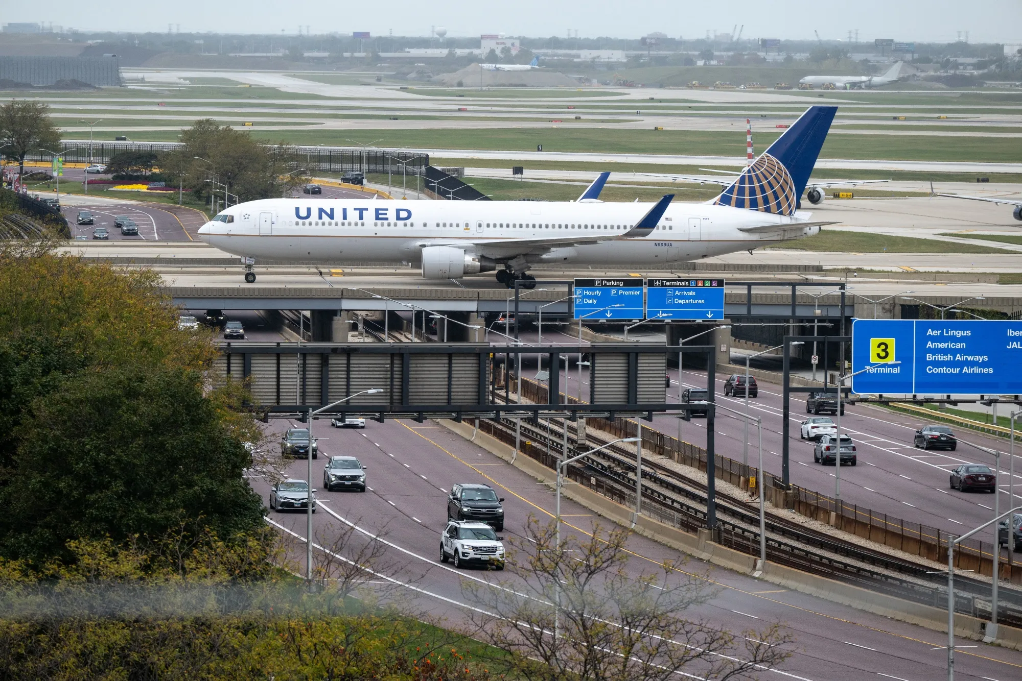 A United Airlines plane taxis before takeoff at O’Hare International Airport (ORD) in Chicago on Oct. 10.