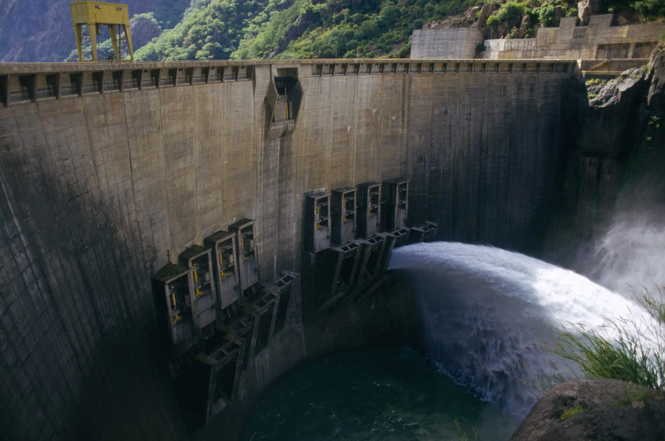 The Cahora Bassa dam in 1987.
