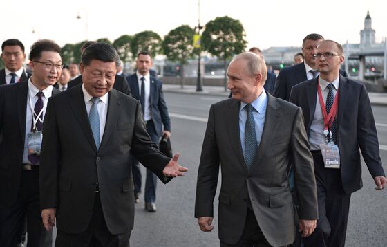 Putin-Xi Bromance Blossoms Under Trump Tests