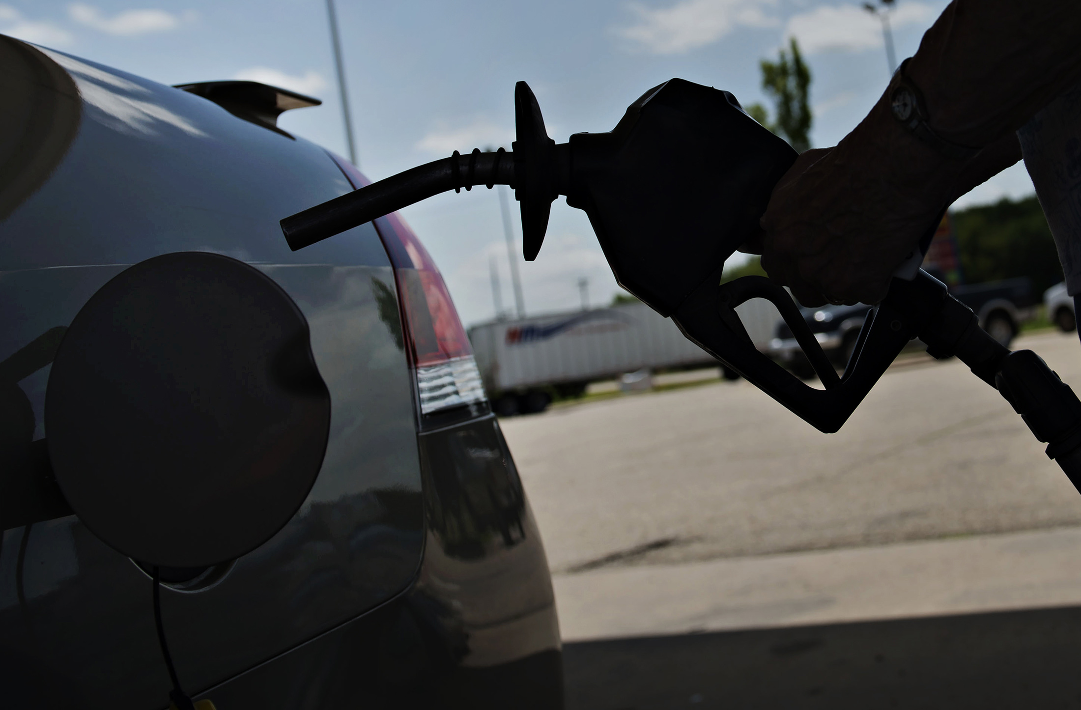 A customer prepares to fuel her vehicle at a Road Ranger gas station in Princeton, Illinois, U.S., on Tuesday, June 17, 2014. Gasoline in the U.S. climbed this week, boosted by a surge in oil, and is expected to reach the highest level for this time of year since 2008.

