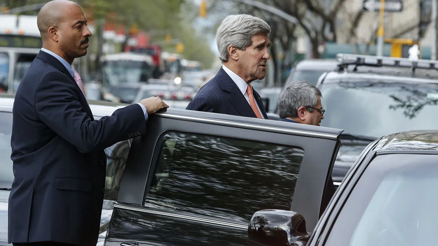 US Secretary of State John Kerry departs following a meeting with Iranian Foreign Minister Mohammad Javad Zarif at the Iranian Permanent Residence on April 27, 2015 in New York.

