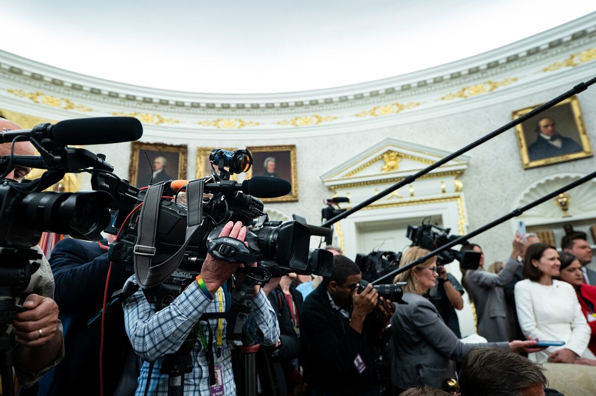 Court Rules Trump Can Exclude Journalists From Oval Office