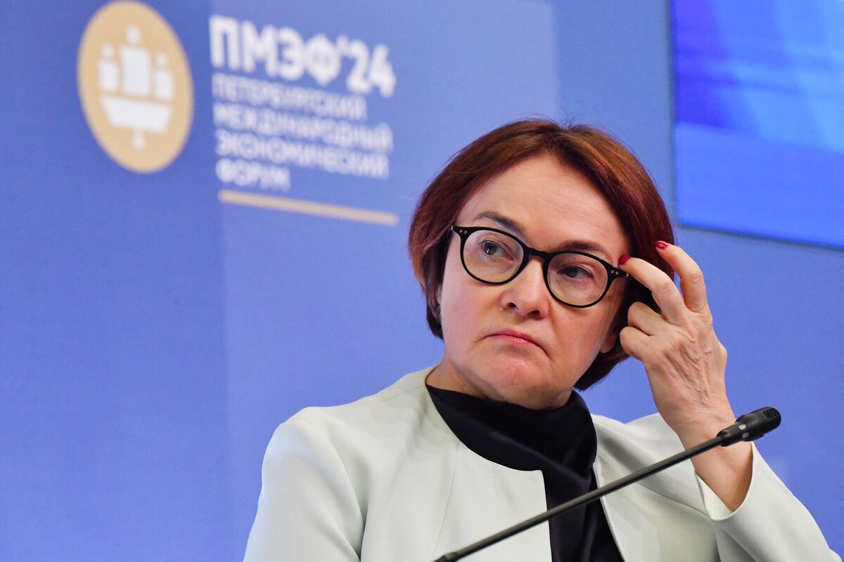 Bank of Russia Governor Nabiullina Tells Putin What He Doesn't Want to ...