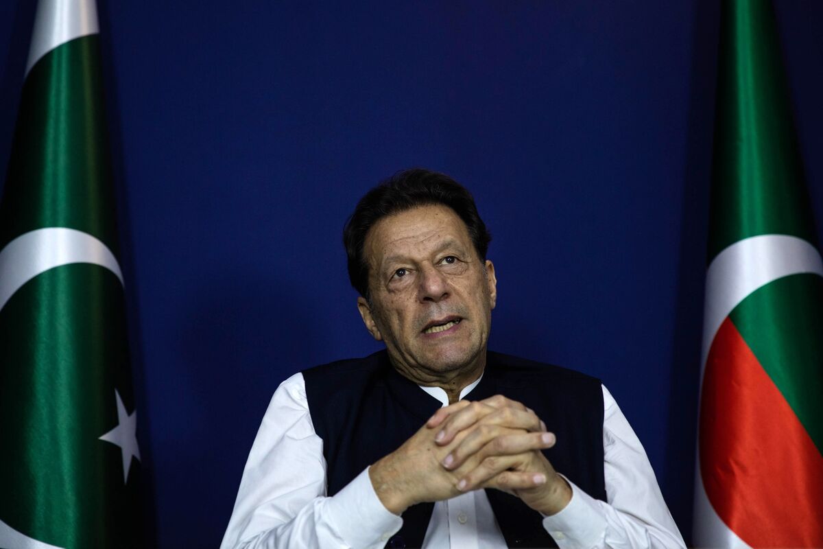 Pakistan to Fight Court Order Moving Jailed Khan to Hospital