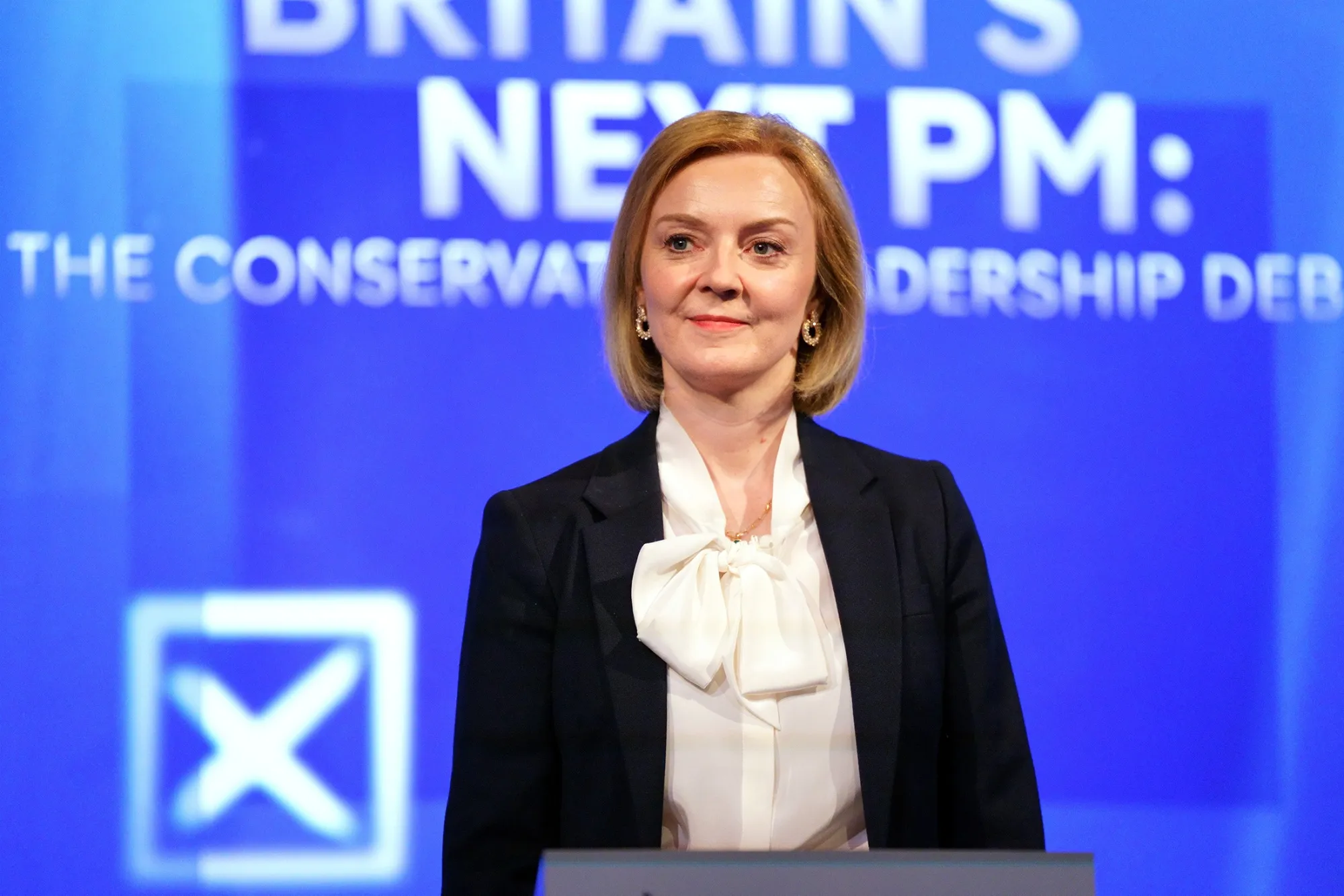 liz truss green dress Liz truss green dress hi-res stock photography and images