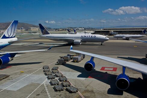 A United Boeing 777 in San Francisco, California.