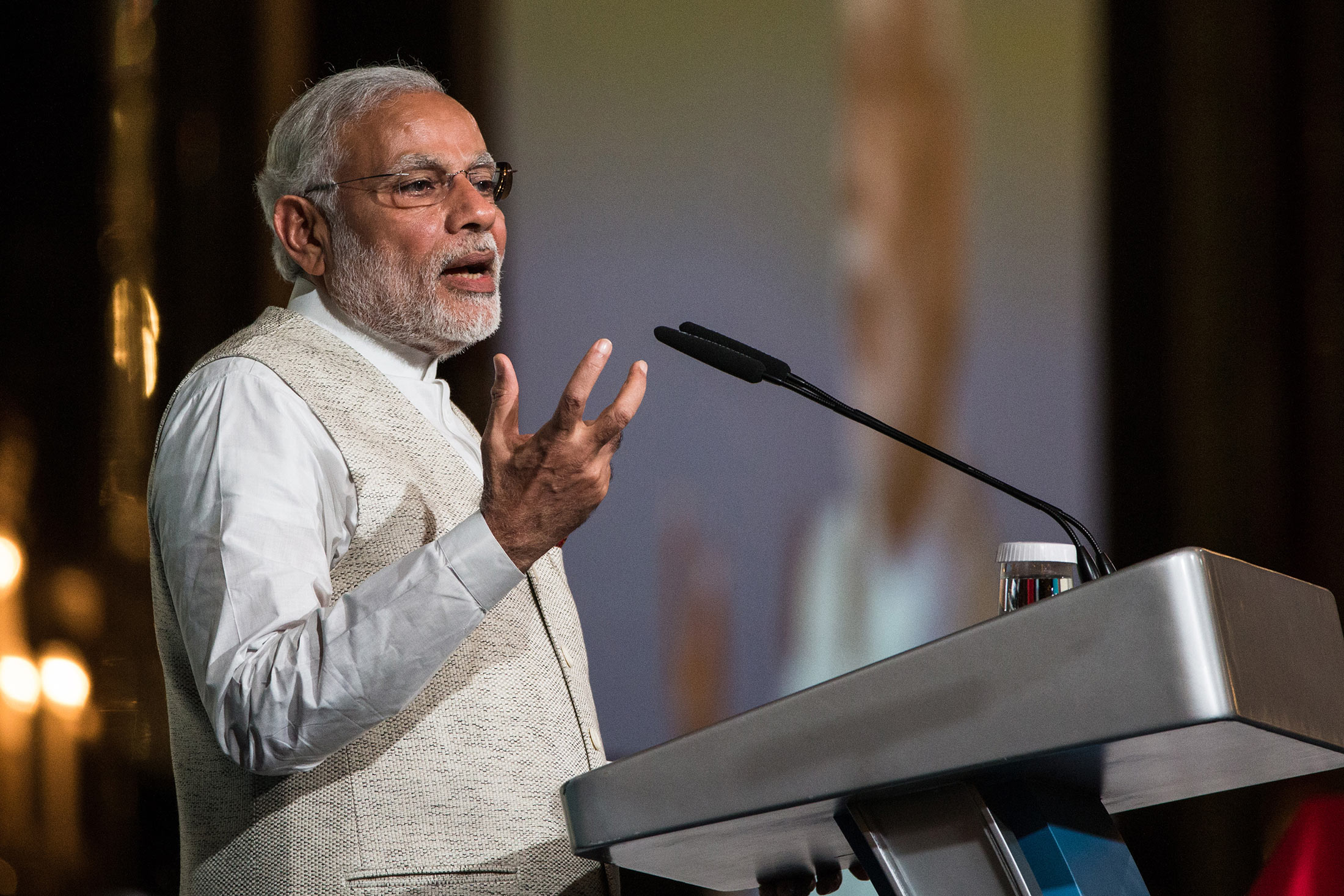 Modi Cash Shock Seen Tripping Up Accelerating India Economy - Bloomberg