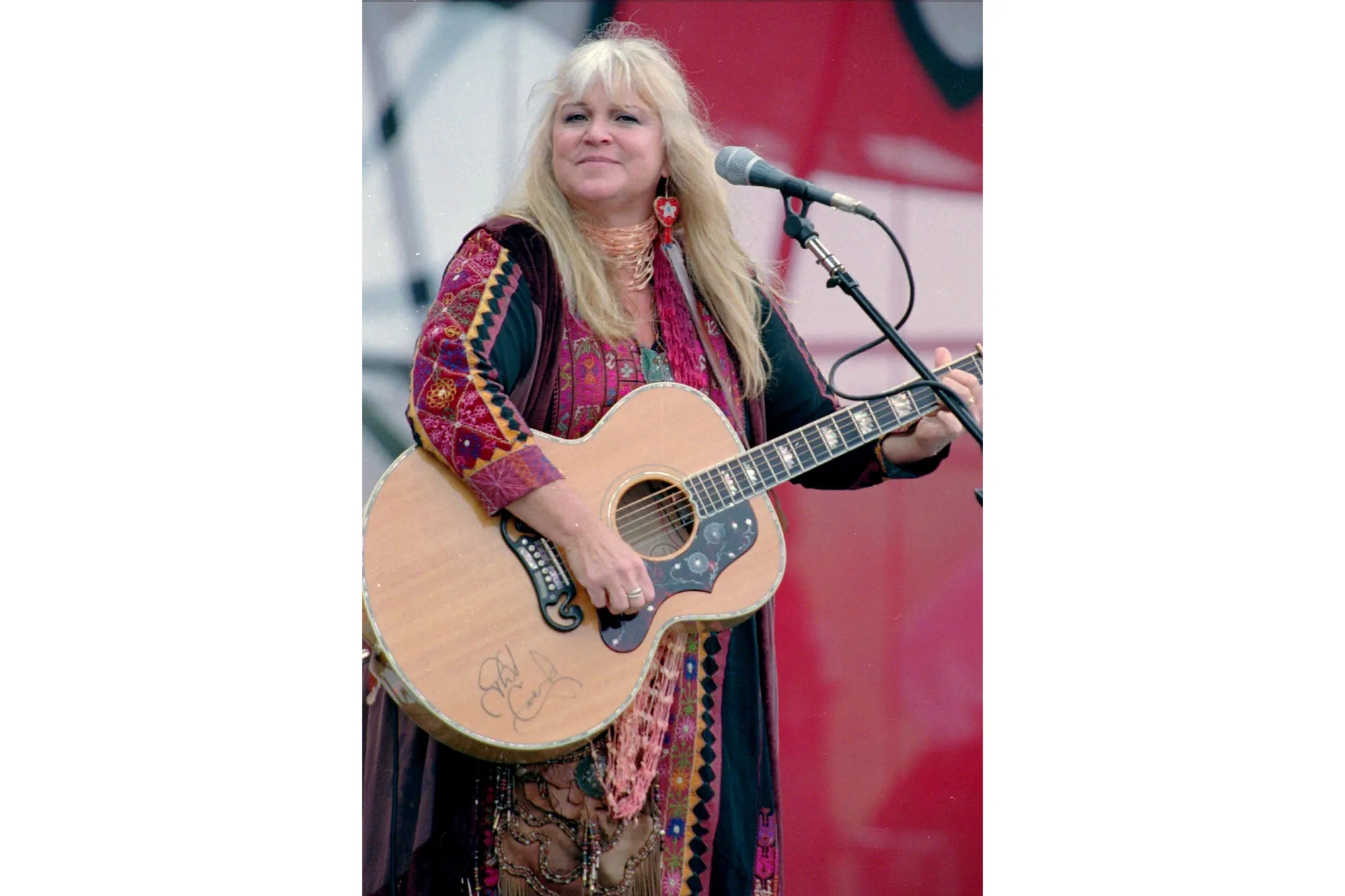 Melanie Safka opens the second day of the "A Day In The Garden" festival on Aug. 15, 1988, in Bethel, N.Y. Melanie, a singer-songwriter behind 1970s hits including “Brand New Key,” has died. Melanie's publicist tells The Associated Press that she died Tuesday, Jan. 23, 2024. She was 76. Born Melanie Safka, the singer rose through the New York folk scene and was one of only three solo women to perform at Woodstock. Her hits included “Lay Down” and “Look What They've Done to My Song Ma.” (AP Photo/Ken Bizzigotti, File)