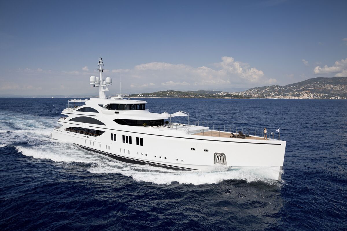 luxury yacht under 1 million