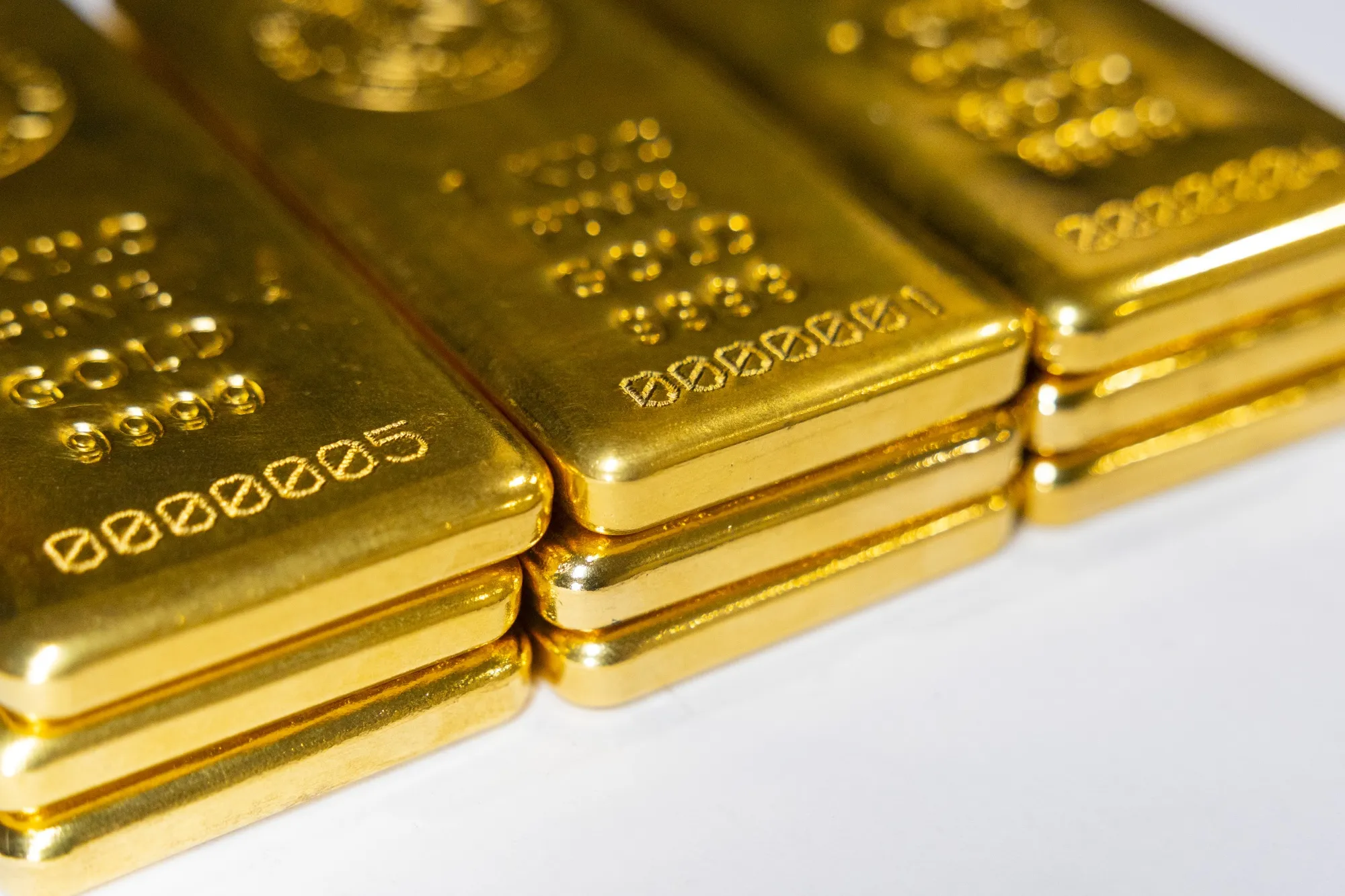金、5000ドル前後で推移－荒い値動きの1週間後に押し目買い - Bloomberg