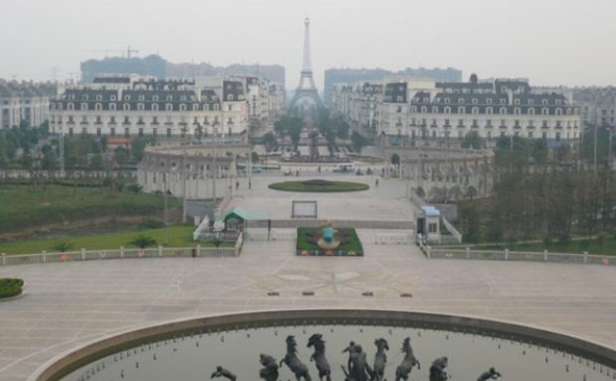 Eiffel Tower replica looms over China's Parisian-style 'ghost town