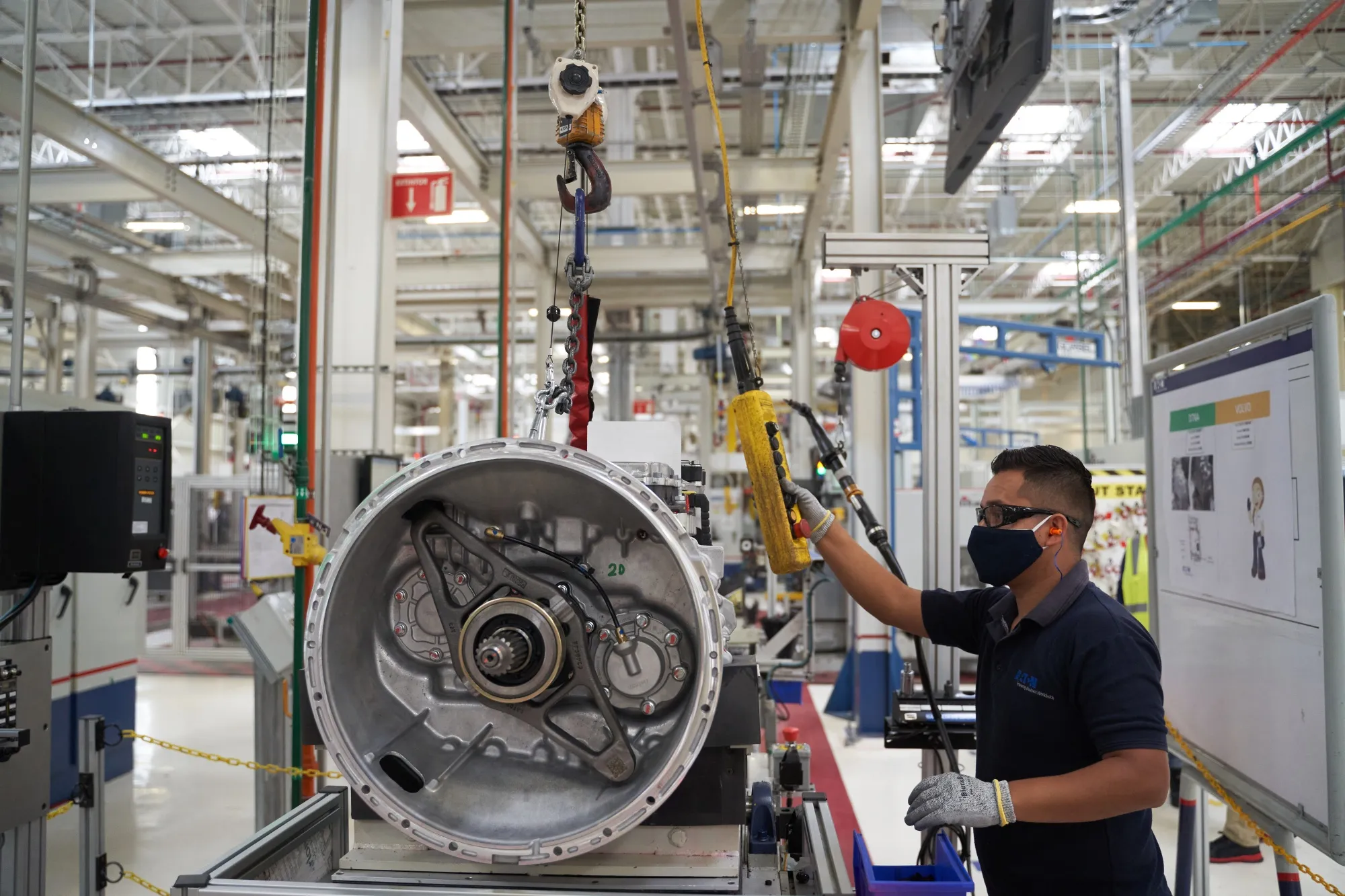 A worker assembles truck transmissions at the Eaton manufacturing facility in San Luis Potosi, Mexico, in&nbsp;2020.&nbsp;