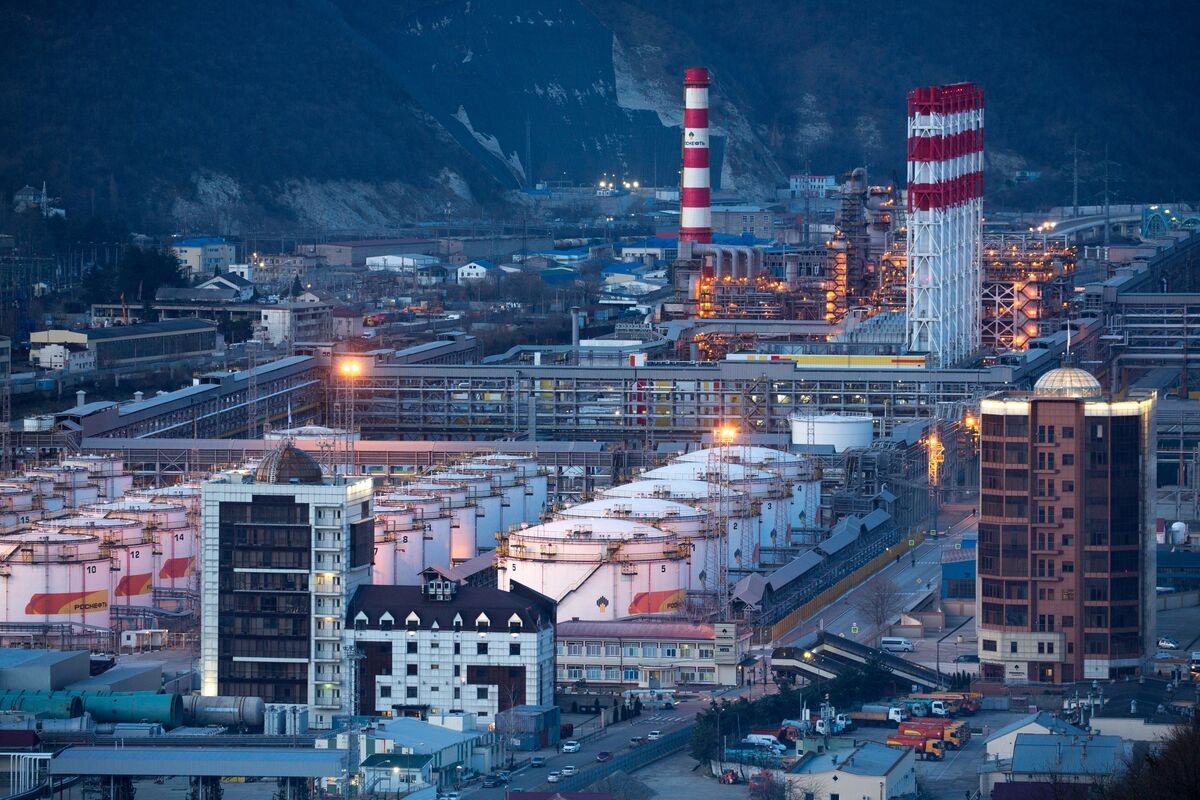 🟪"OPEC+ e le forniture di petrolio: le parole di Igor Sechin sulla saggezza delle scelte strategiche"