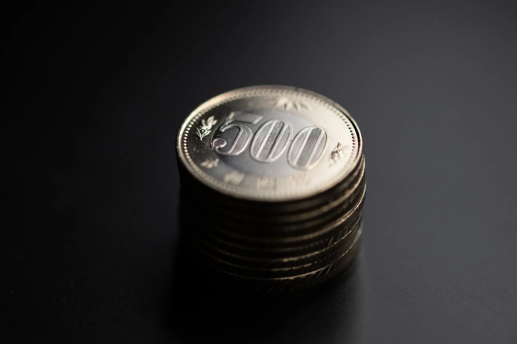 JPY USD: Big Yen Option Bet Risks Crushing Traders as FX Intervention Looms  - Bloomberg