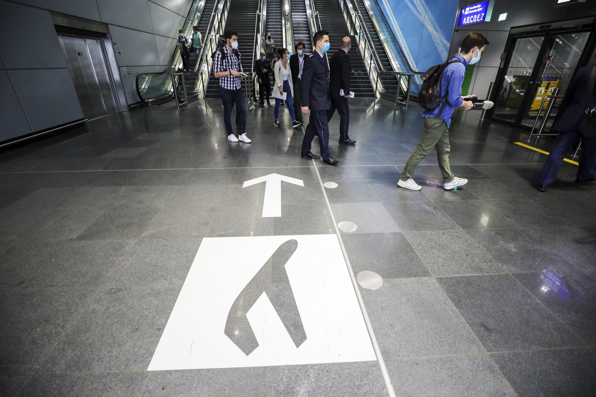 Frankfurt Airport Operator To Cut As Many As 4 000 Jobs Bloomberg