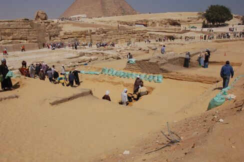 Sphinx Wall at Giza, Egypt