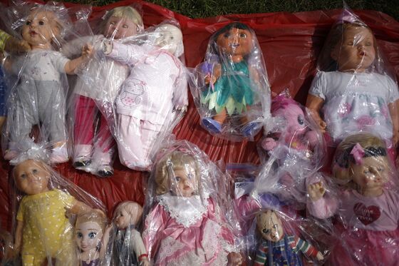 America’s 690 Mile-Long Yard Sale Entices a Nation of Deal Hunters
