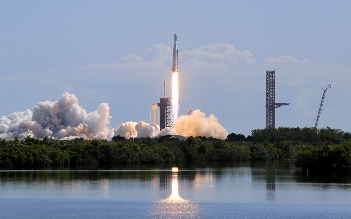 Musk desafía a Wall Street con la salida a bolsa de SpaceX - Bloomberg