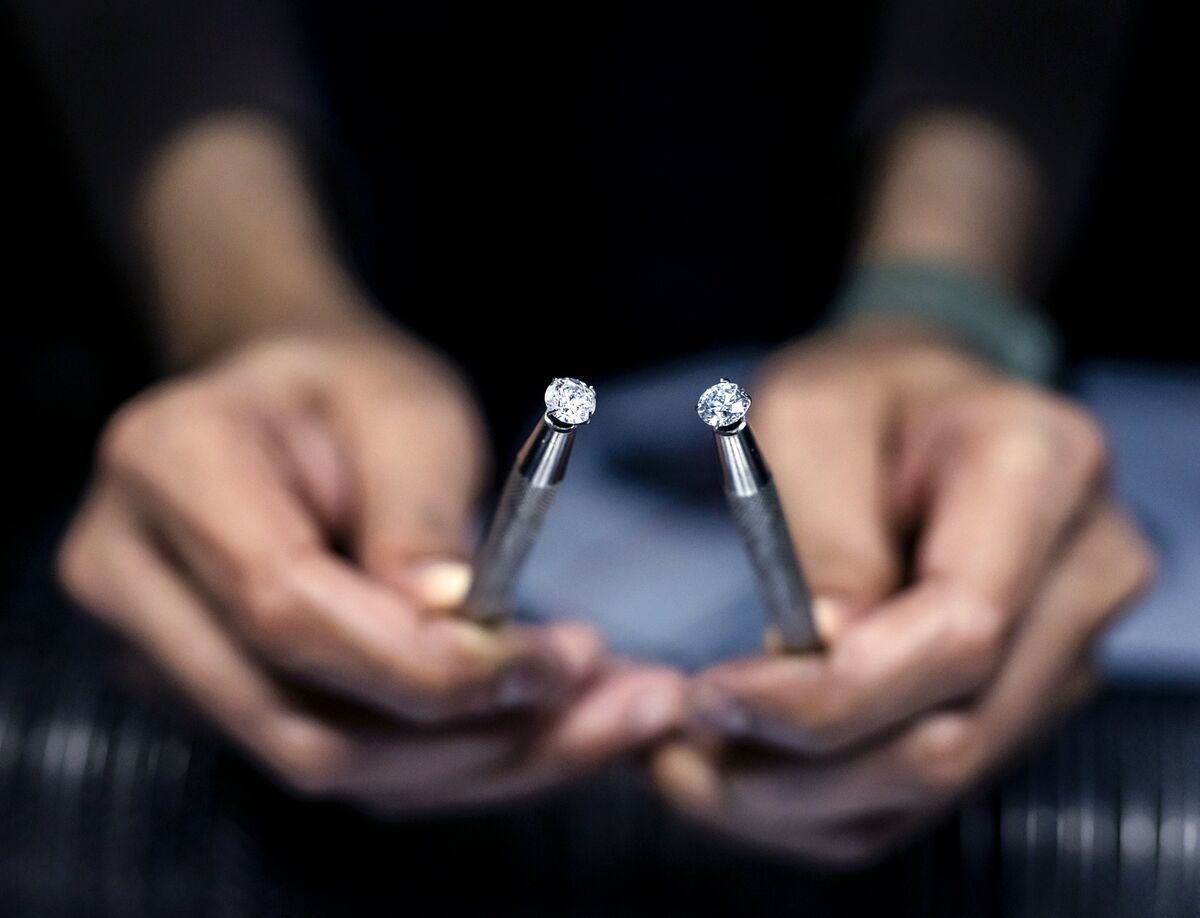 bloomberg.com - Antony Sguazzin - Reality Prevails in a Fading Diamond Market
