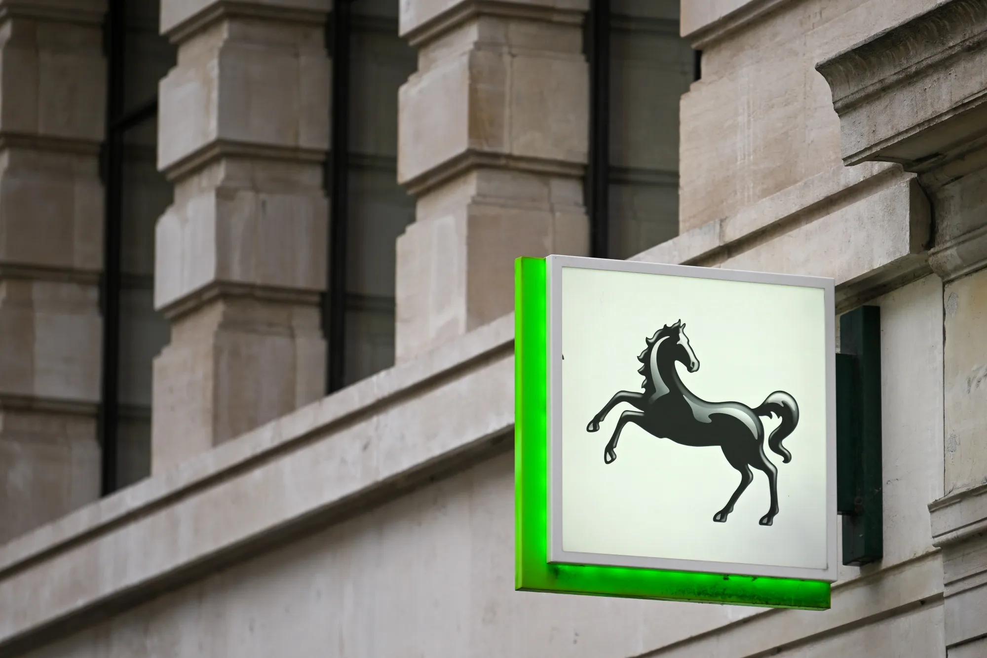 英Lloydsが円建てサムライ債750億円発行 外国企業の日本市場調達が活発化