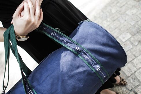 Oh, that bag. Yeah, you’ve seen bags that look like this. (This is one of many imitations of the original.)