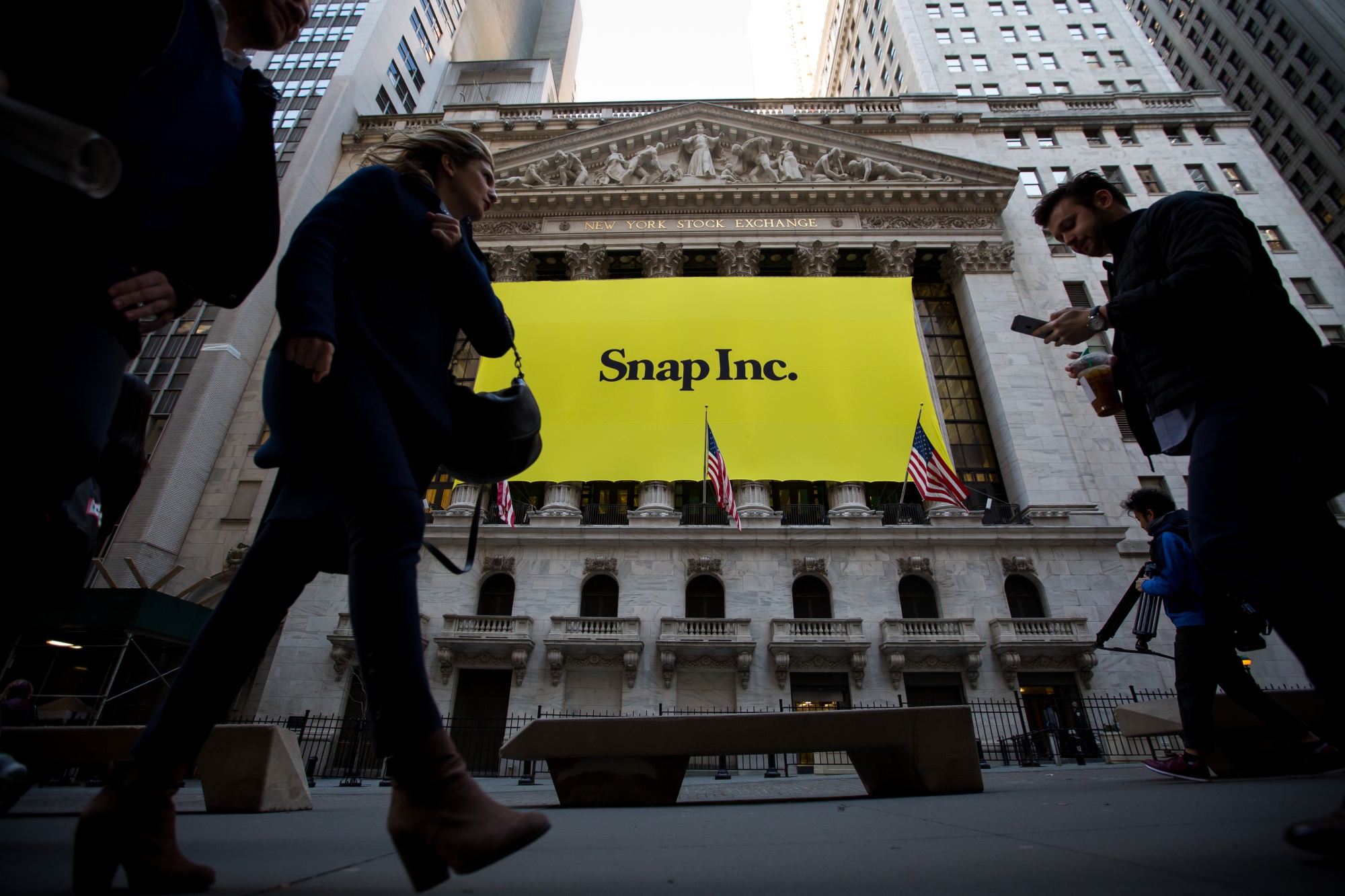 Image associated with story "Snap Projects Strong Sales Growth Ahead of AR Glasses Debut"