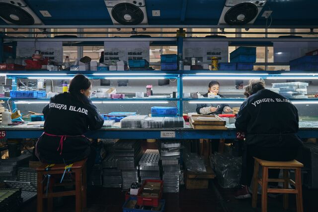 Yongfa workers assemble blades.