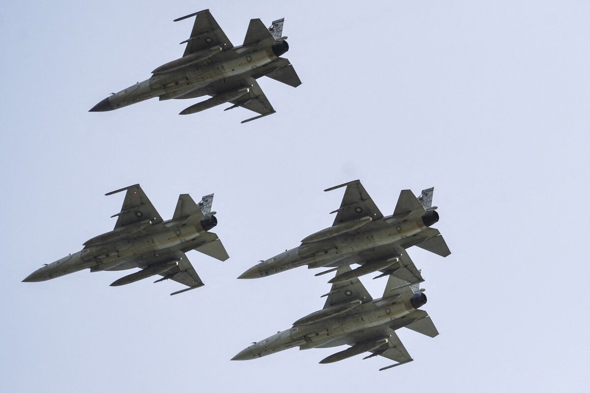 Pakistan Says Ready to Support Saudi Arabia After Attacks  www.bloomberg.com