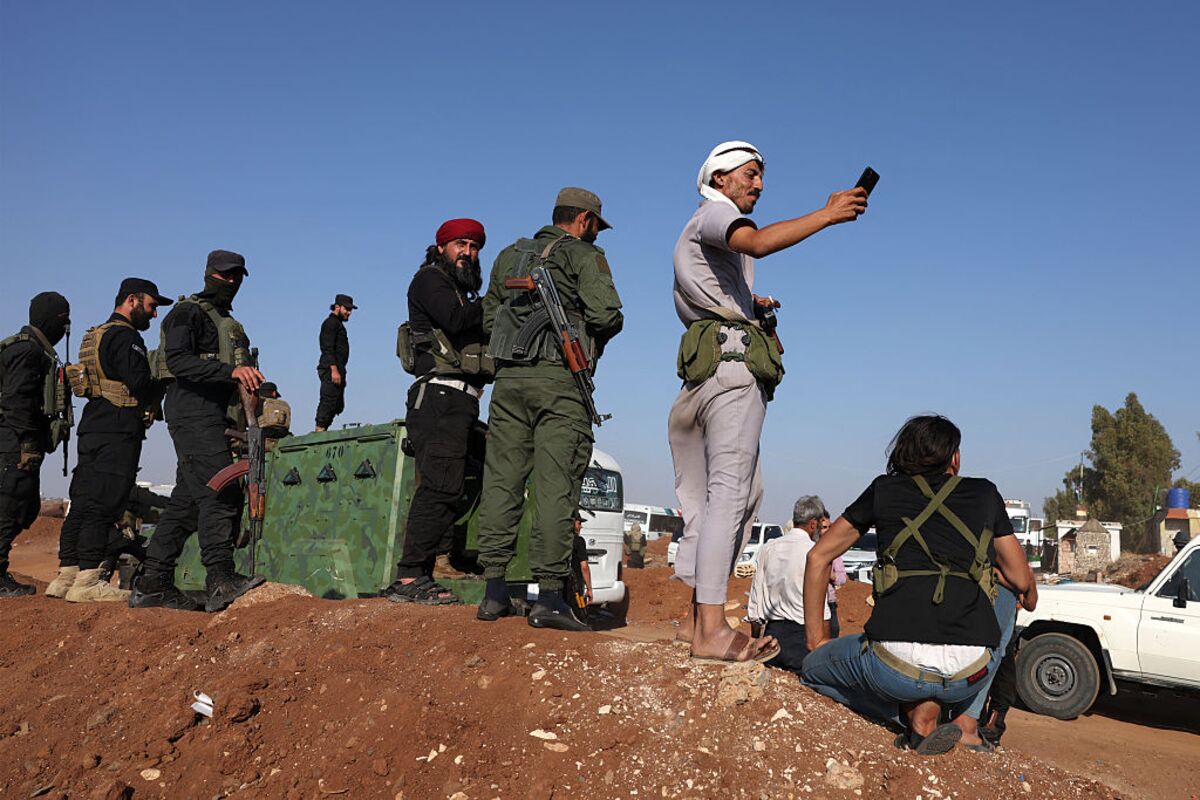 Sectarian Clashes Displace 150,000 in Southern Syria, Expose Military Fragmentation