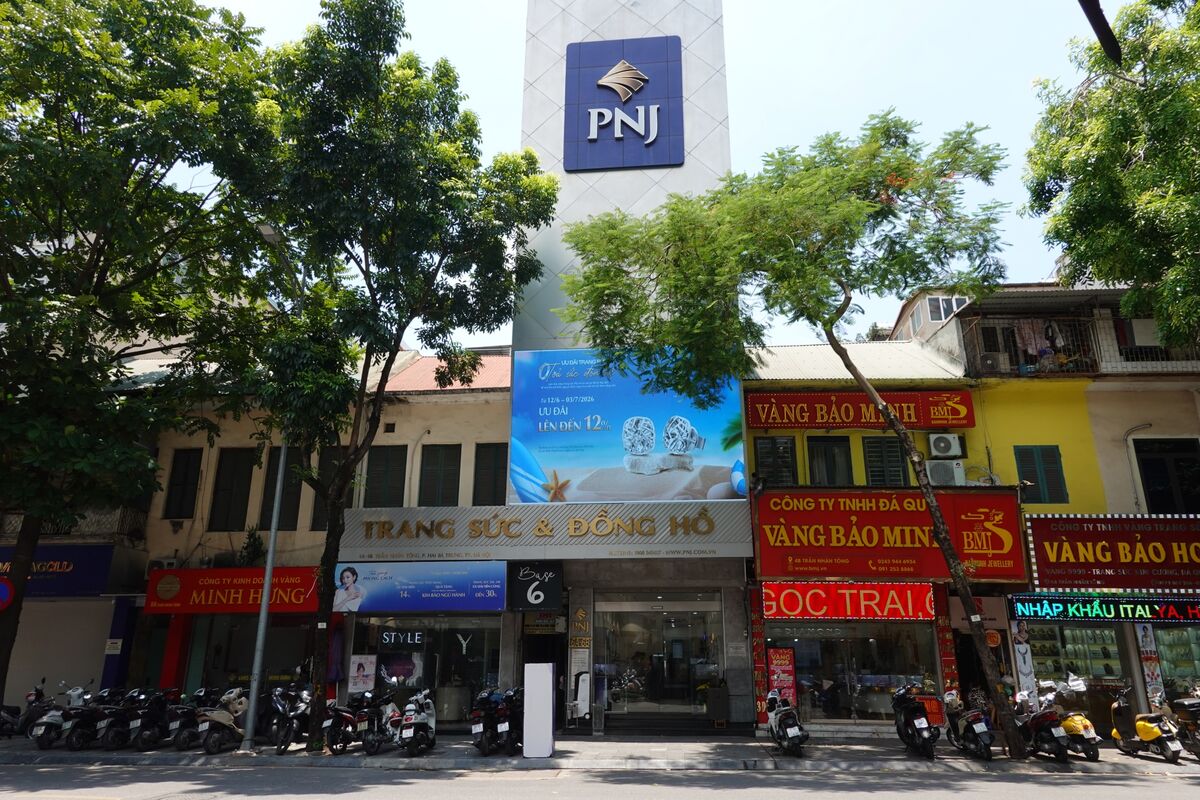 Gems Hidden in Shoes as Vietnam Highlights India Smuggling Link