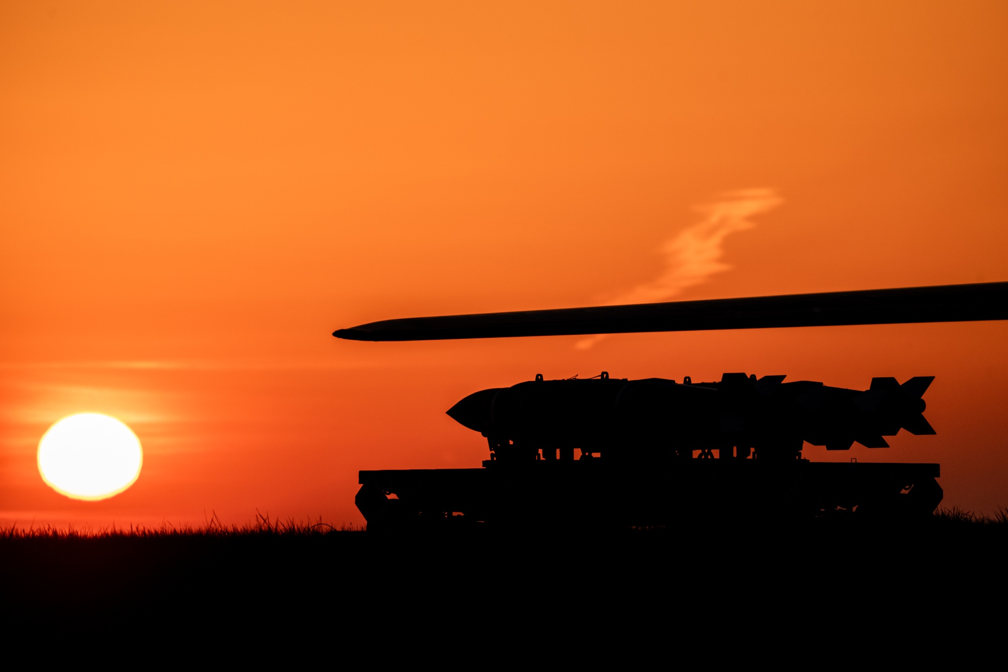 Bombs under the wing of a US Air Force Rockwell B-1B Lancer bomber at RAF Fairford in Fairford, UK, on Wednesday, April 8, 2026. The US and Iran agreed to a two-week ceasefire in exchange for Tehran reopening the Strait of Hormuz, a last-ditch deal that averted President Donald Trump’s threatened escalation of the war. Photographer: Chris J. Ratcliffe/Bloomberg