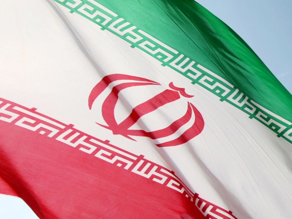 Israël riposte contre l’Iran, selon des responsables américains – installations nucléaires sûres, télévision d’État – Bloomberg
