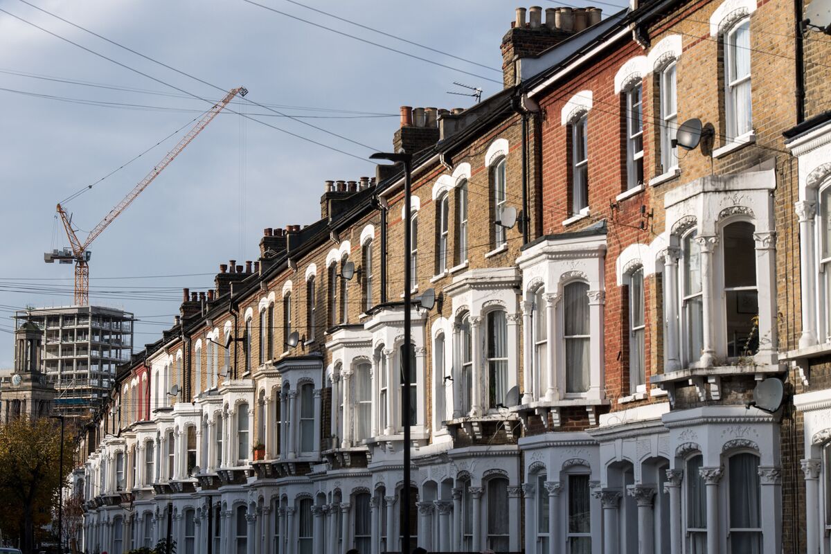 London Property Market Likely to Continue Price Drop in 2018 Bloomberg