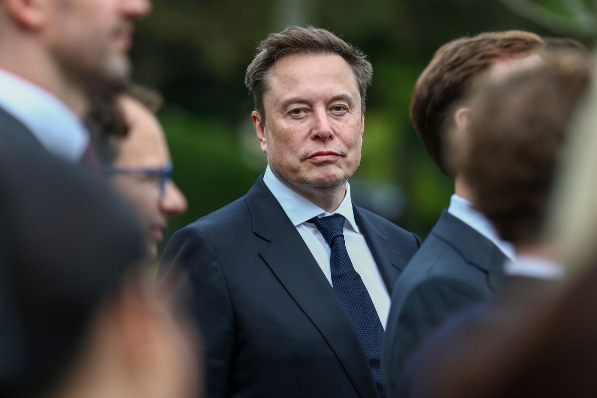 bloomberg.com - Rick Clough - Musk Says SpaceX and Tesla Have Begun Exploring a Merger