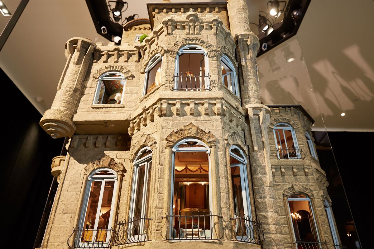 world's biggest dollhouse