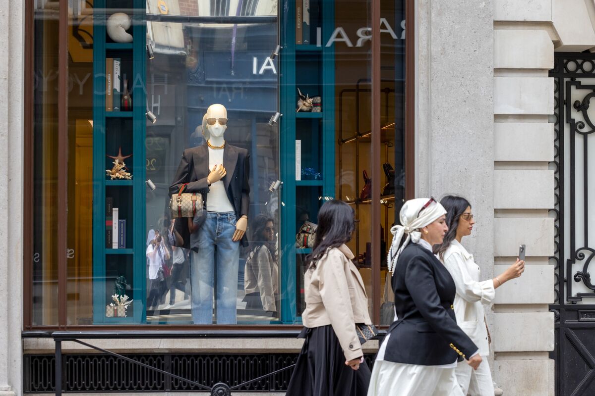 Kering in Talks With Qatar to Sell Milan Property, Corriere Says