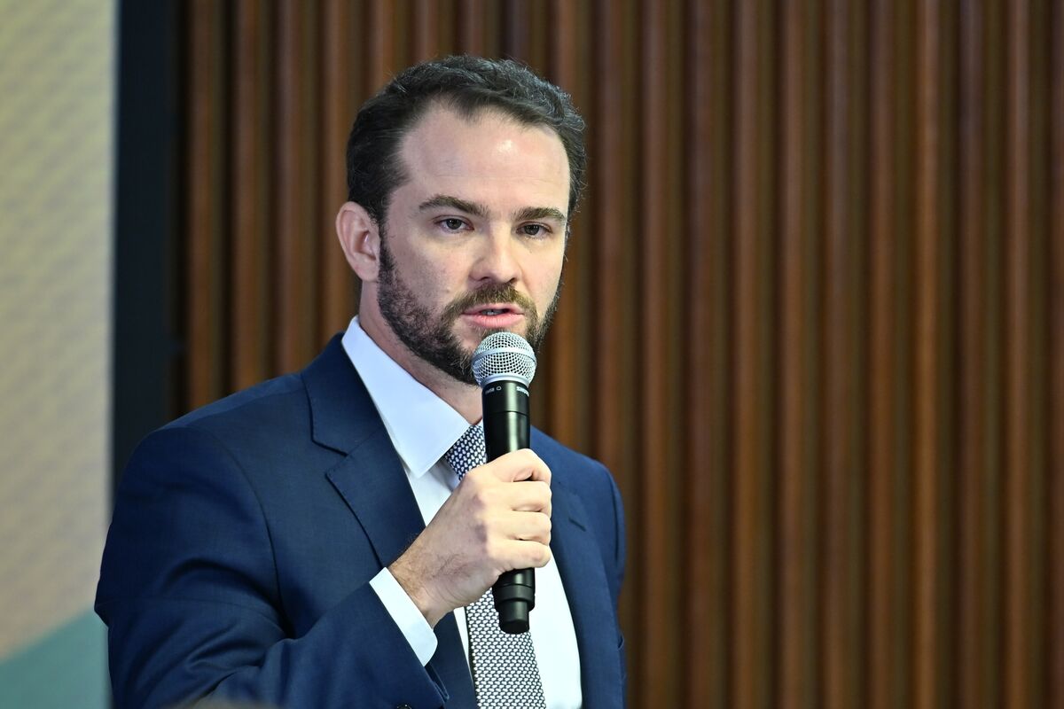 bloomberg.com - Martha Beck - Lula Must Tackle Fiscal Woes If Reelected, Finance Chief Says