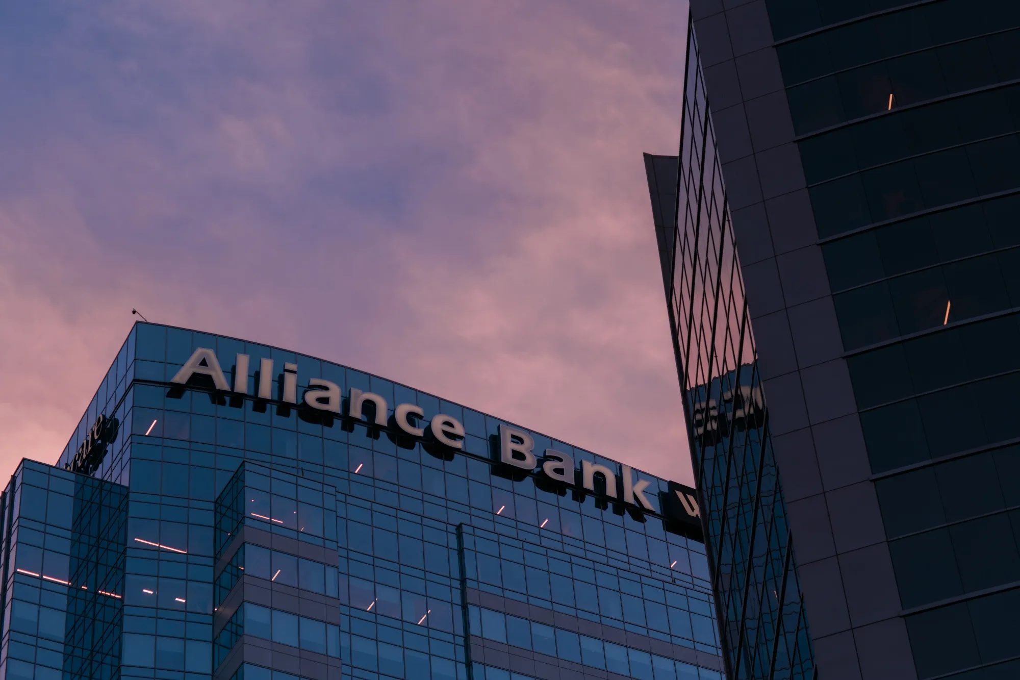 Western Alliance Results Beat Most Estimates Despite Fraud Suit - Bloomberg