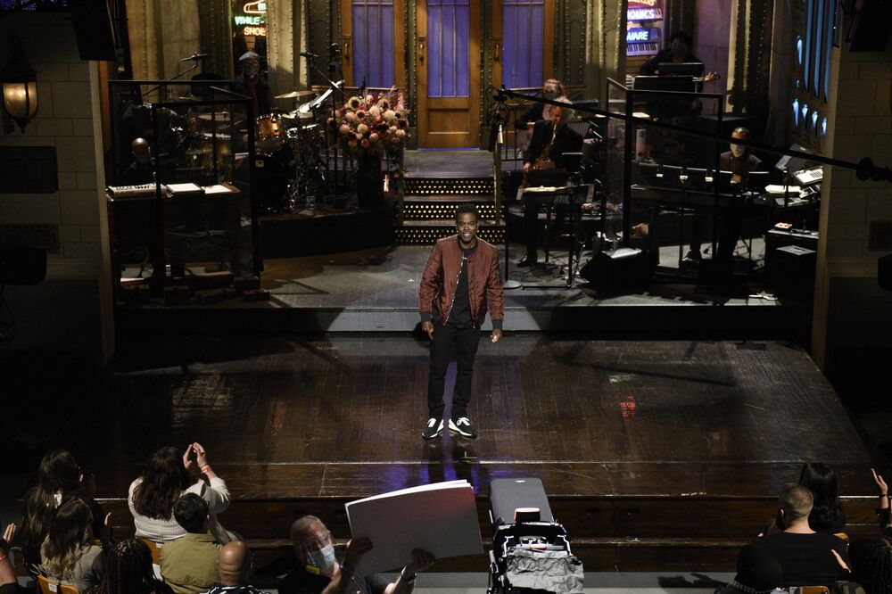 Snl Saturday Night Live 46th Season Opener Goes Political After Dramatic Week Bloomberg