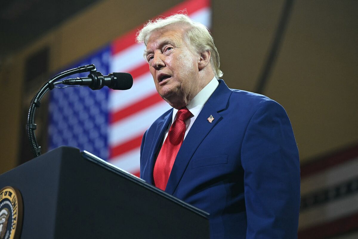 Trump Signs Nuclear Sharing Deal With Saudi Arabia in Policy Shift