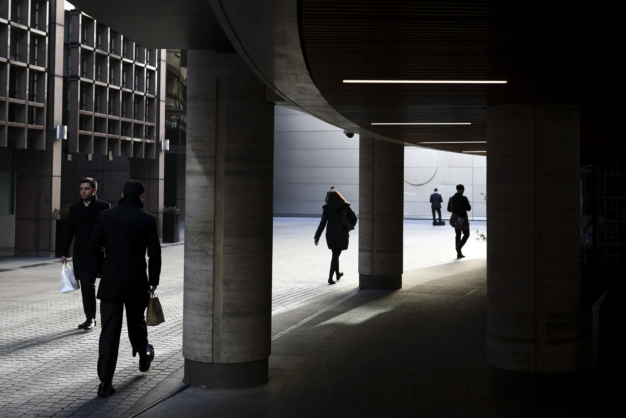 City Workers Commute As Paris Could Lure 20,000 Workers From Britain's Finance Industry 