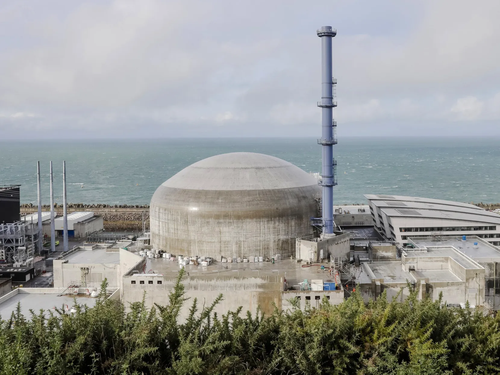 The domed containment building of Flamanville-3 reactor stands&nbsp;in Flamanville, France.