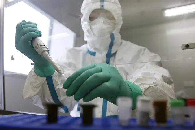A technician deals with test reagents for H7N9 bird flu virus at the Quzhou
Center for Disease Control (CDC) on April 4, 2013 in Quzhou, China
