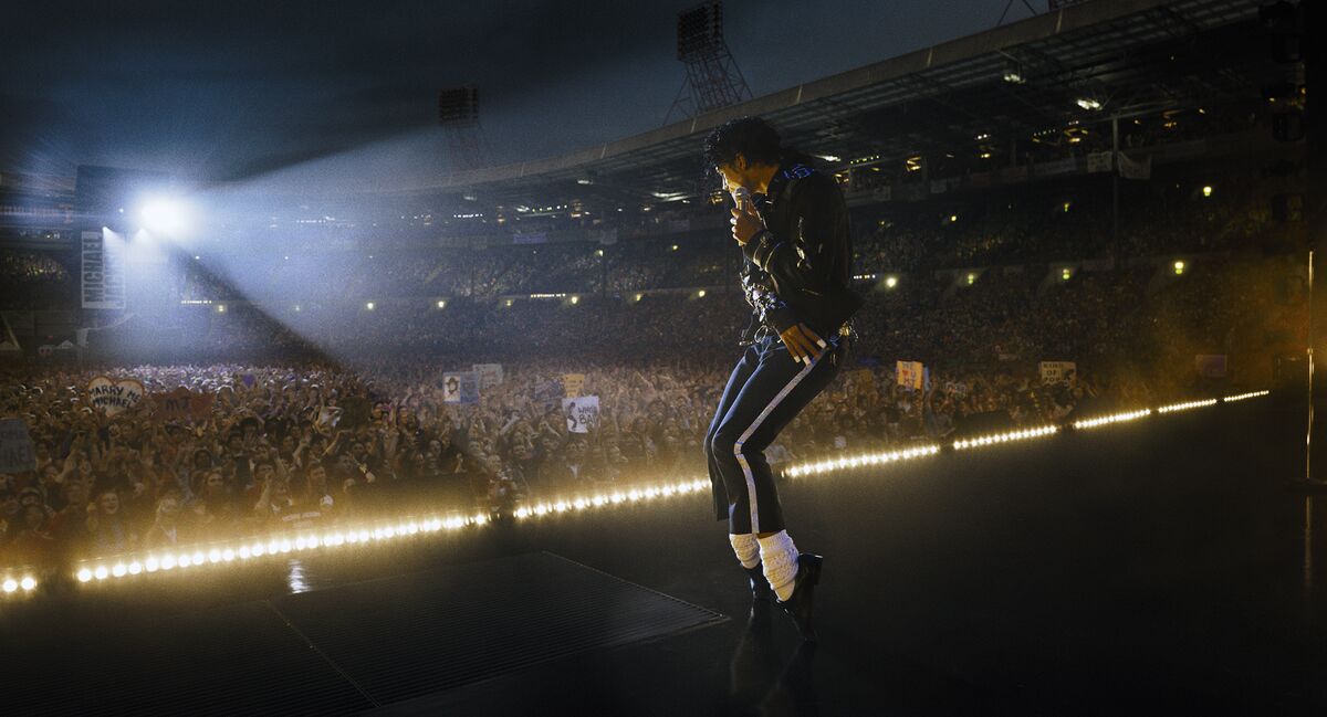 bloomberg.com - Thomas Buckley - Michael Jackson Film Skirts Scandals, Eyes Big Opening Weekend