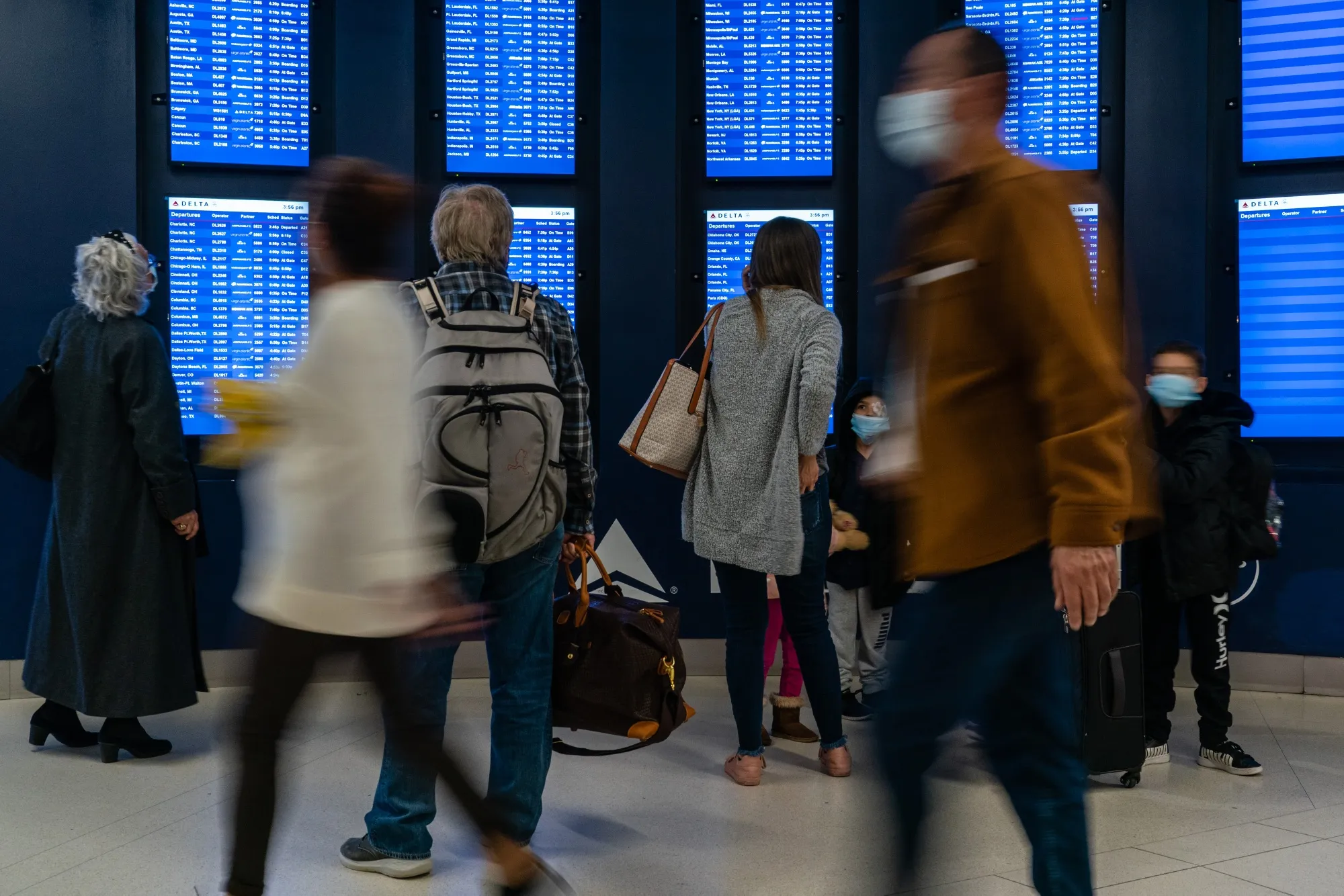 U.S. Cancels Another 1,000 Flights Due To Snow Storms, Covid Surge