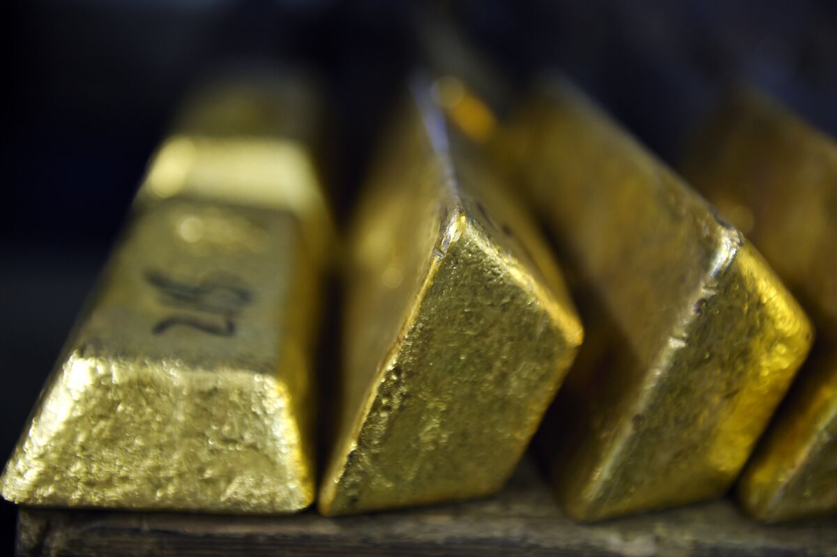 Gold Steadies After Posting Biggest Weekly Loss in 15 Months - Bloomberg