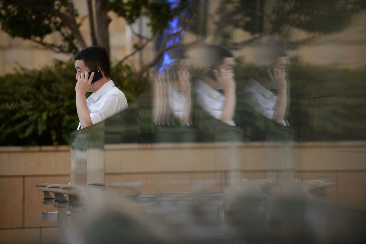 Japan's Government Takes On Mobile Carriers on Prices. Who Wins