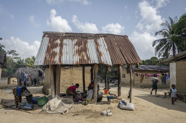 An outdoor kitchen in Jejeh Town at the Salala plantation. In March, the World Bank announced a new development fund to compensate communities for what it called its own failures in lending to SRC.