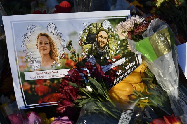  A card with images of Renée Good and Alex Pretti lies among flowers and other mementos at a memorial in Minneapolis, Minnesota, on January 27, 2026. The Minneapolis shootings have prompted an outpouring of grief and anger on the streets of the city and an urgent debate about the role of federal agents deployed by the Trump administration.