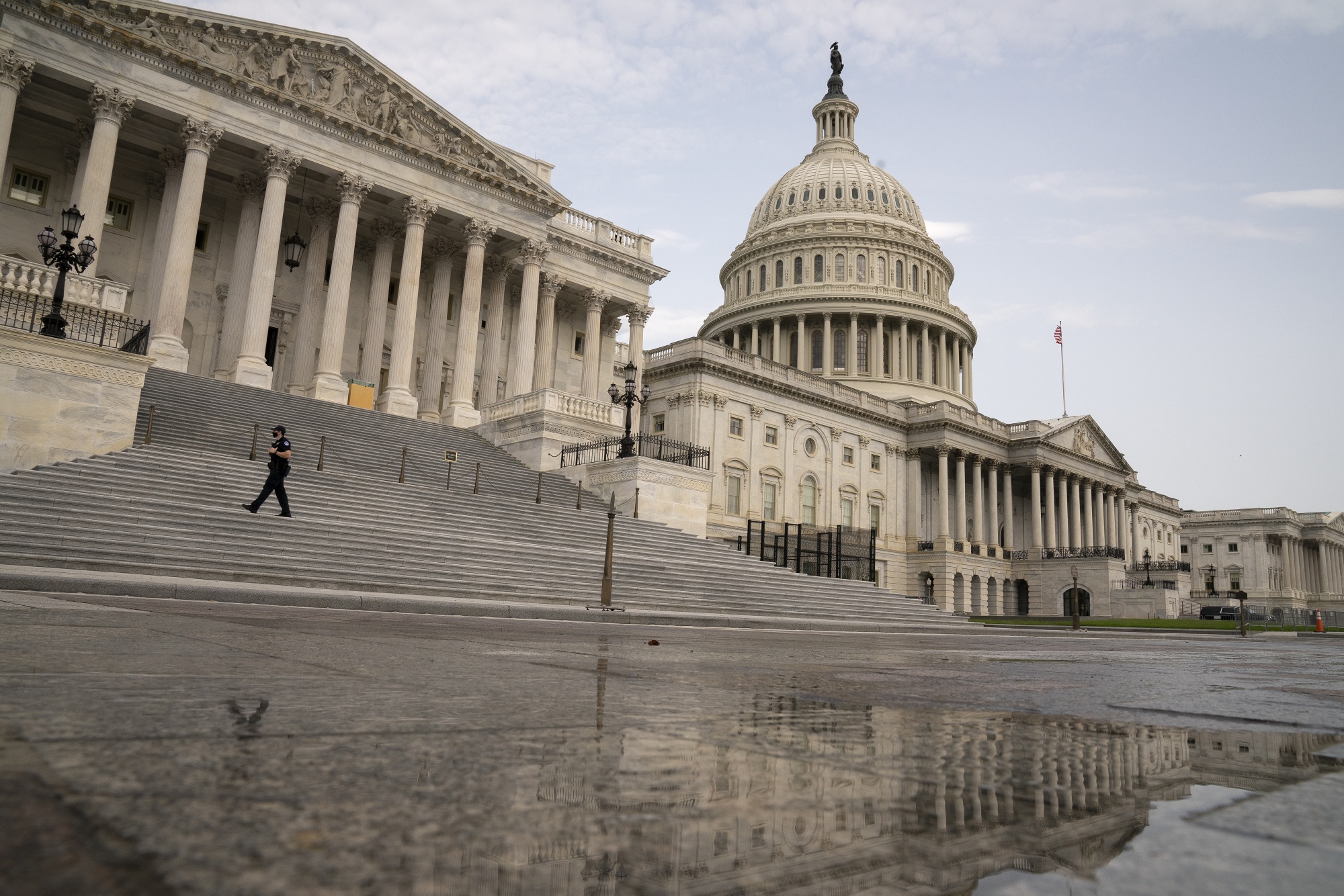 U.S. Senate Advances Spending Bill To Avert An Oct. 1 Shutdown - Bloomberg